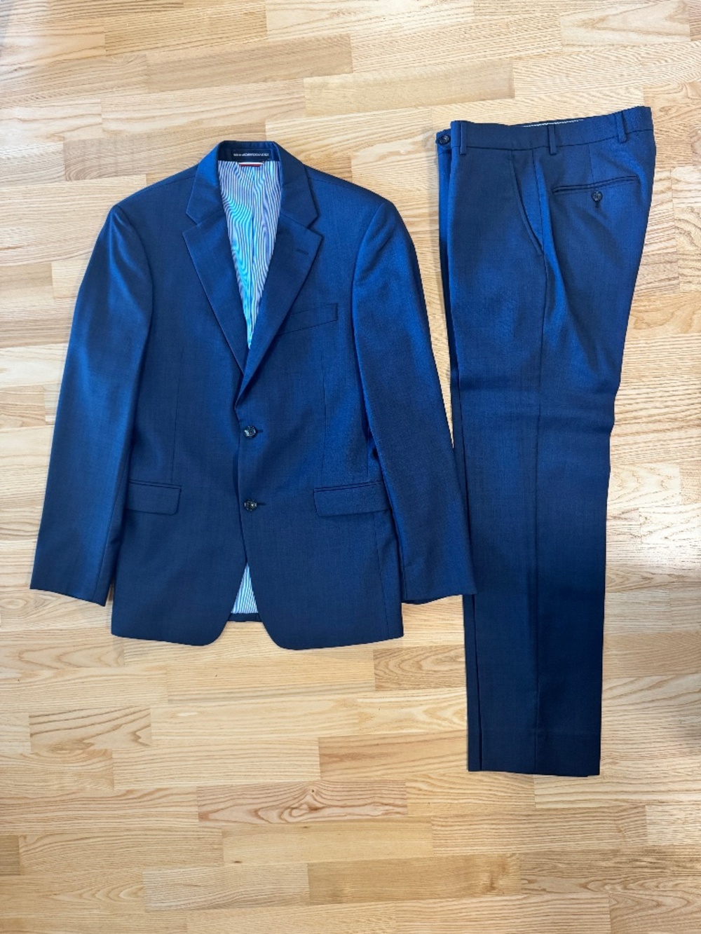 Tommy Hilfiger Navy Wool Suit 38R 30R Classic Business Formal